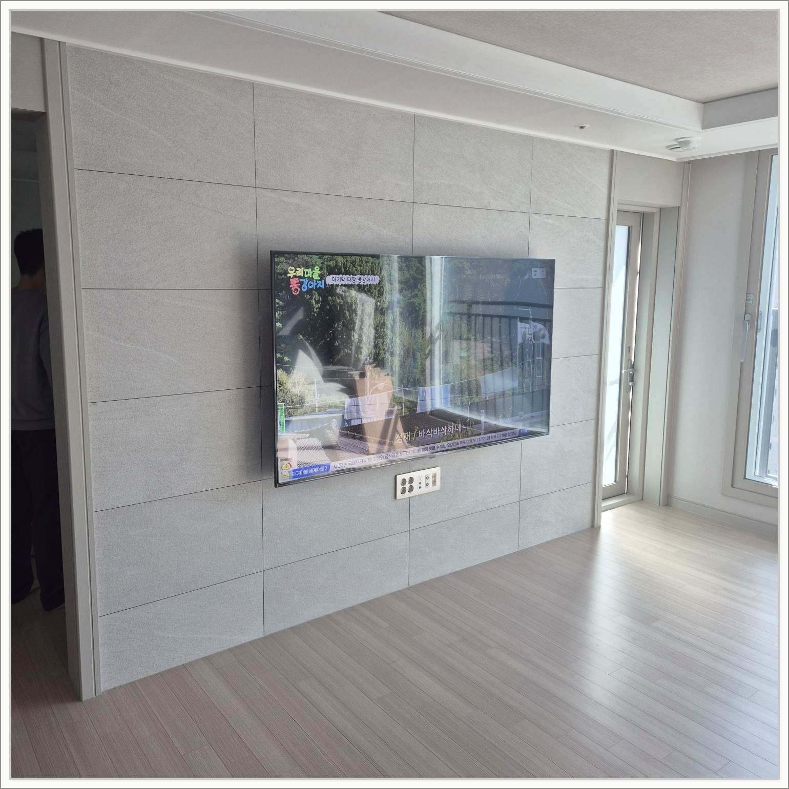 종로 · 중구 · 용산 85인치 삼성 TV와 사운드바 정리 설치 사진