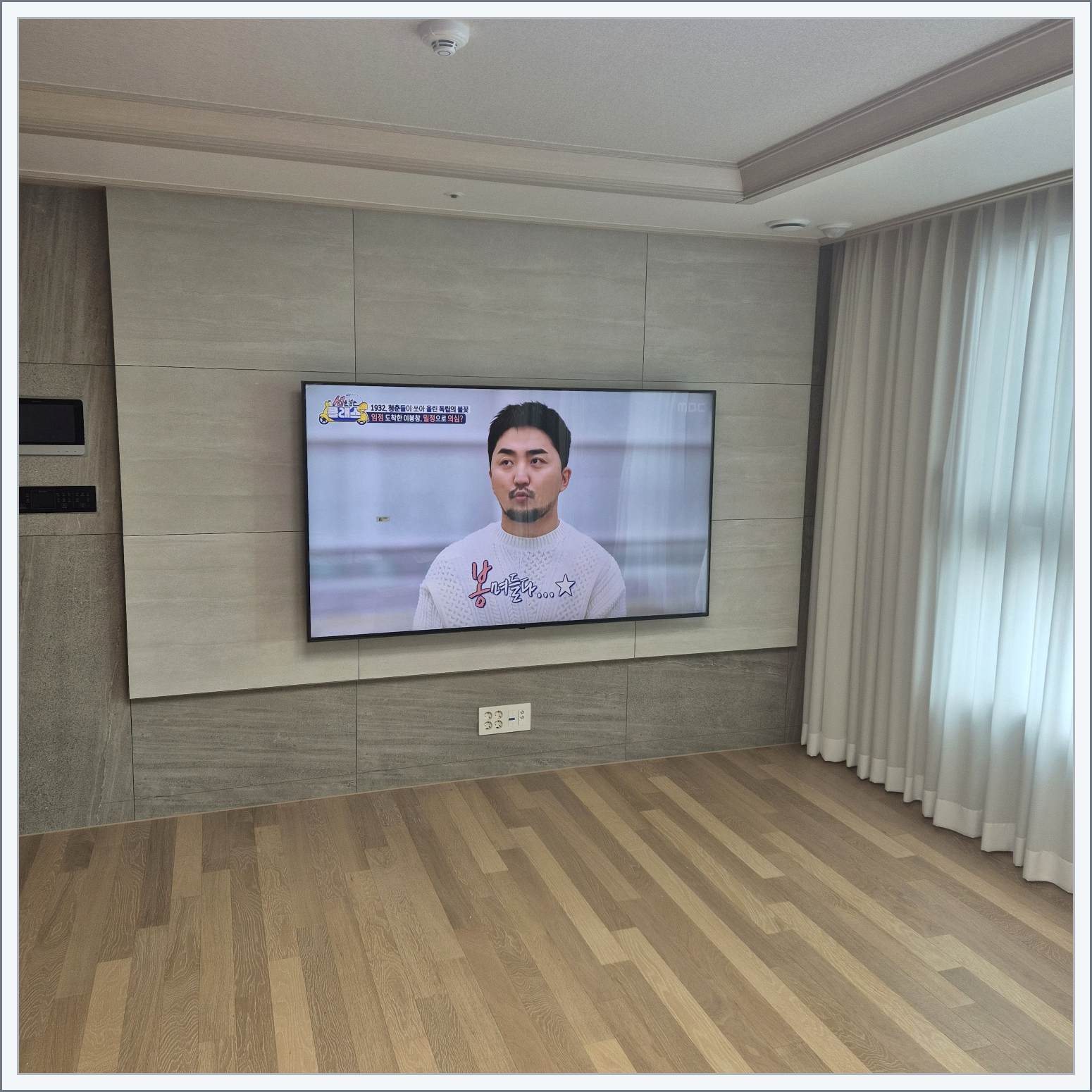 삼성 77인치와 원커넥트 숨김 주변기기 정리 사례